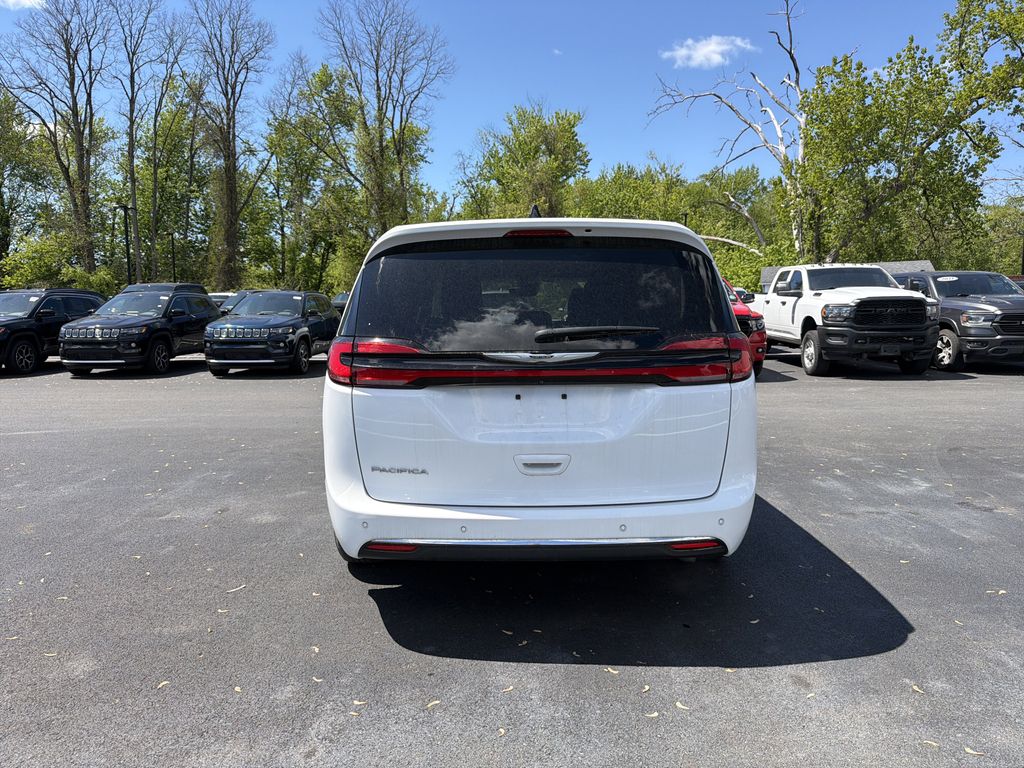 Used 2023 Chrysler Pacifica - photo 8