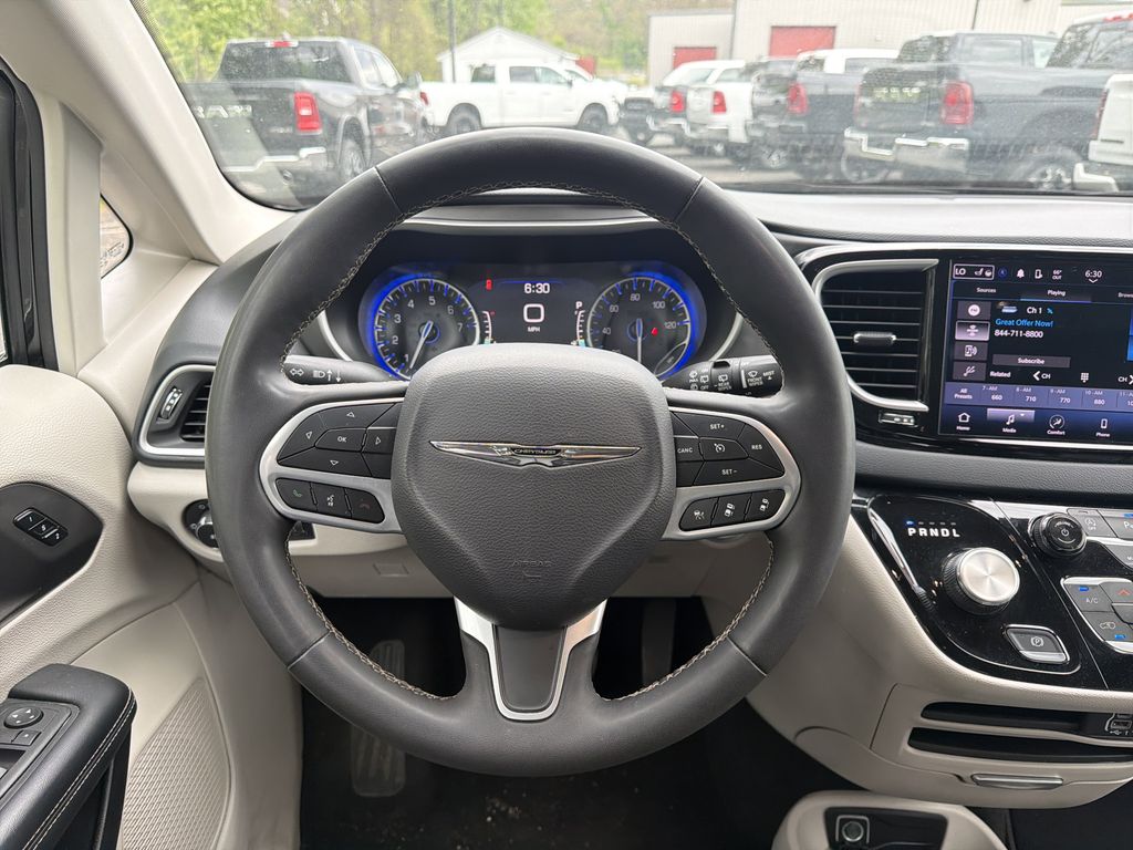 Used 2023 Chrysler Pacifica - photo 15