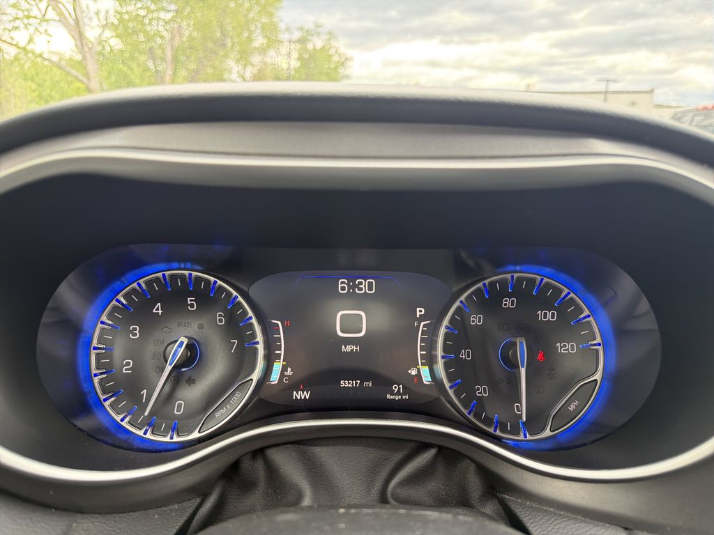 Used 2023 Chrysler Pacifica - photo 18