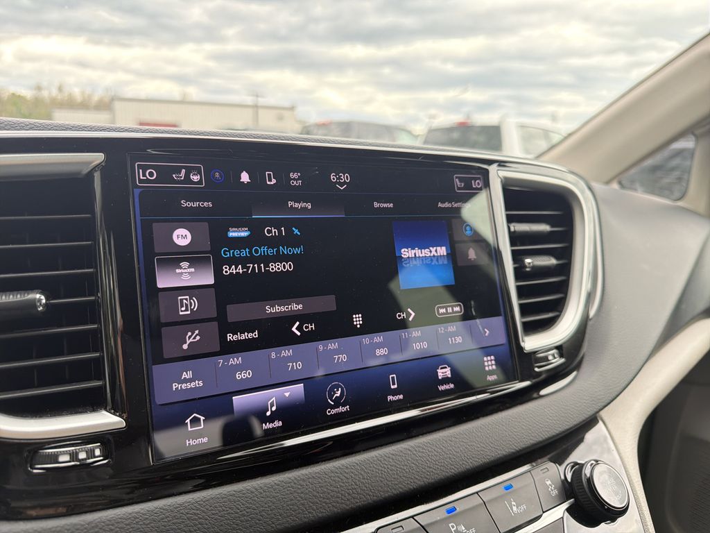 Used 2023 Chrysler Pacifica - photo 20