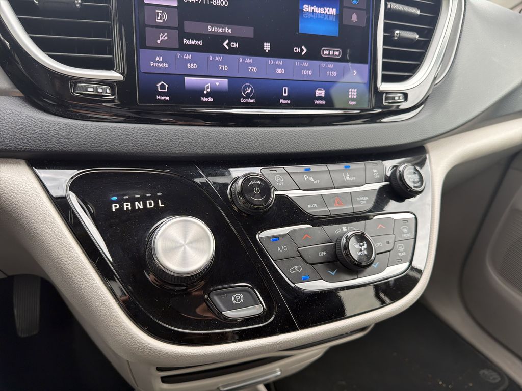 Used 2023 Chrysler Pacifica - photo 22