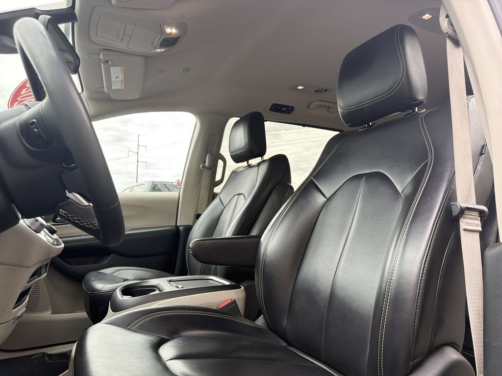 Used 2023 Chrysler Pacifica - photo 26