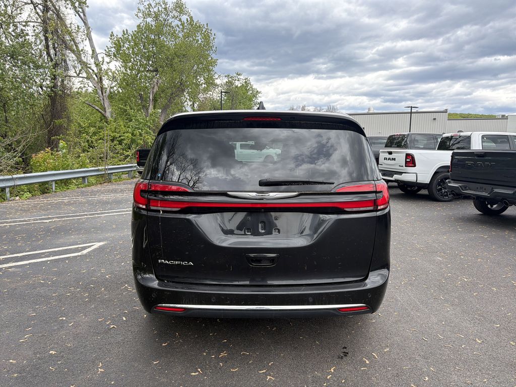 Used 2023 Chrysler Pacifica - photo 8
