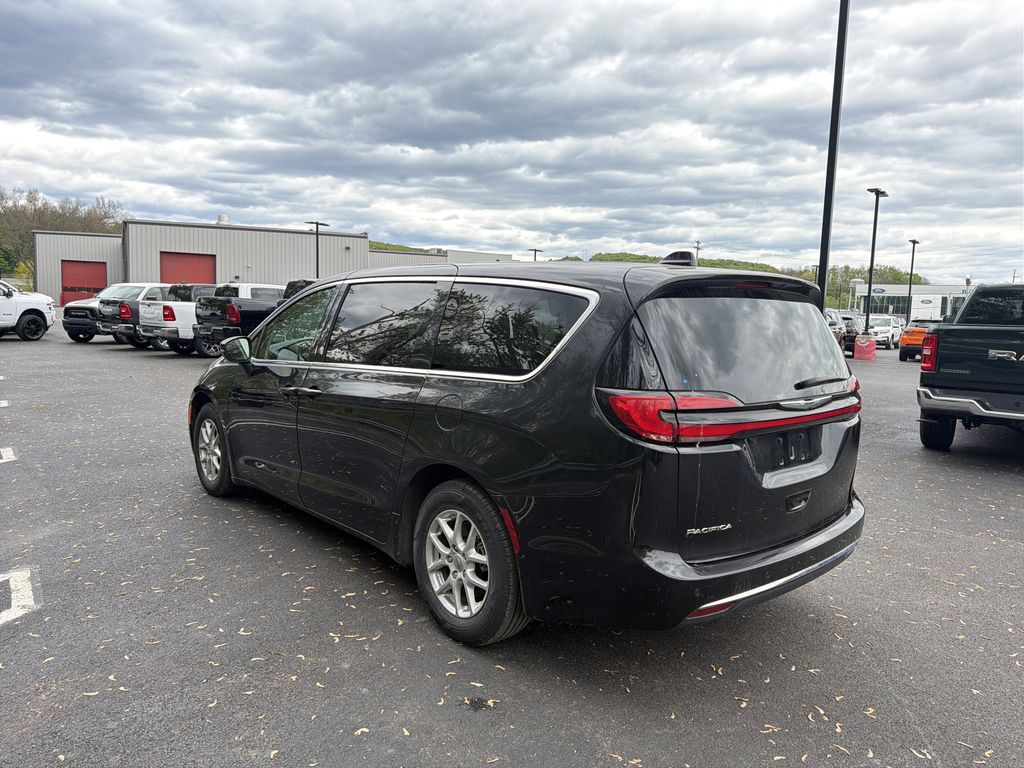 Used 2023 Chrysler Pacifica - photo 9