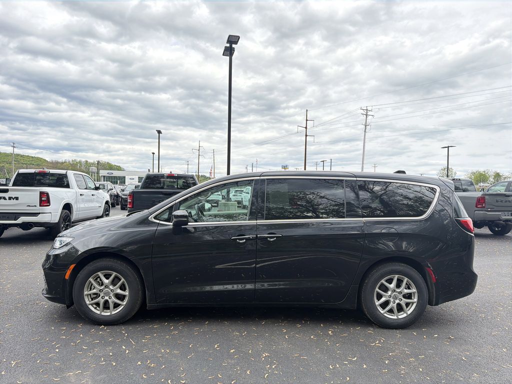 Used 2023 Chrysler Pacifica - photo 10