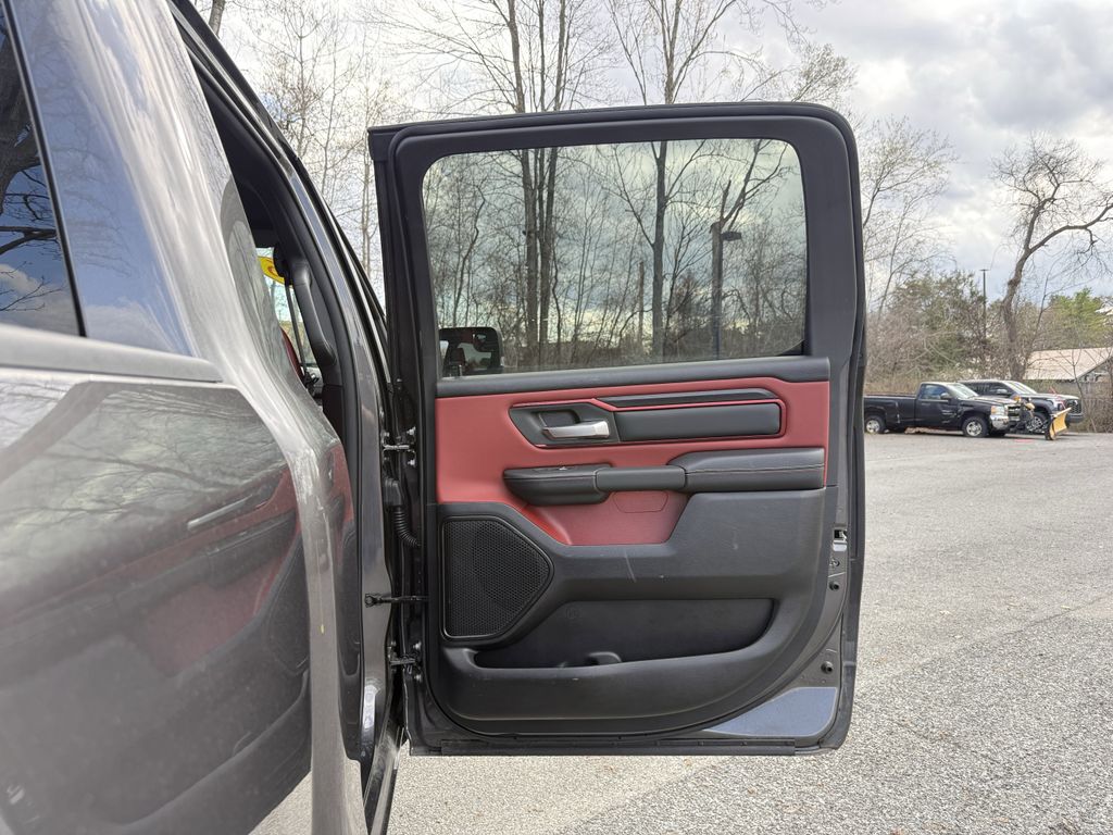 Used 2026 Ram 1500 - photo 31