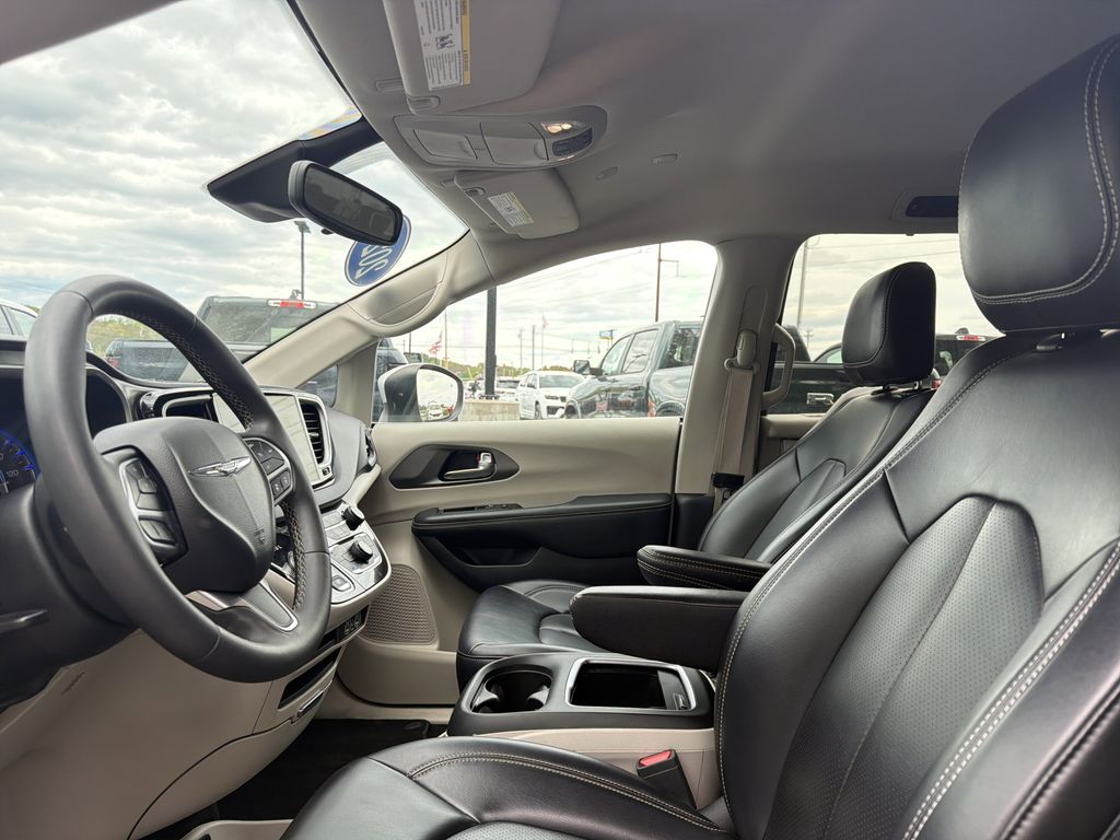 Used 2023 Chrysler Pacifica - photo 13