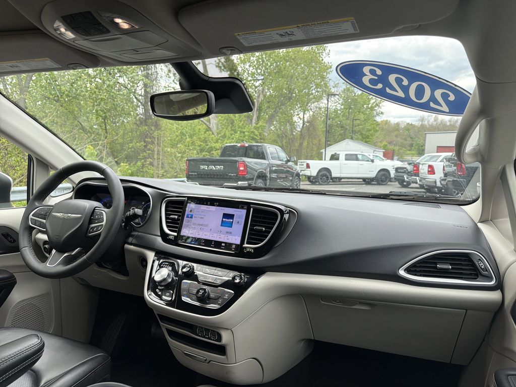 Used 2023 Chrysler Pacifica - photo 17