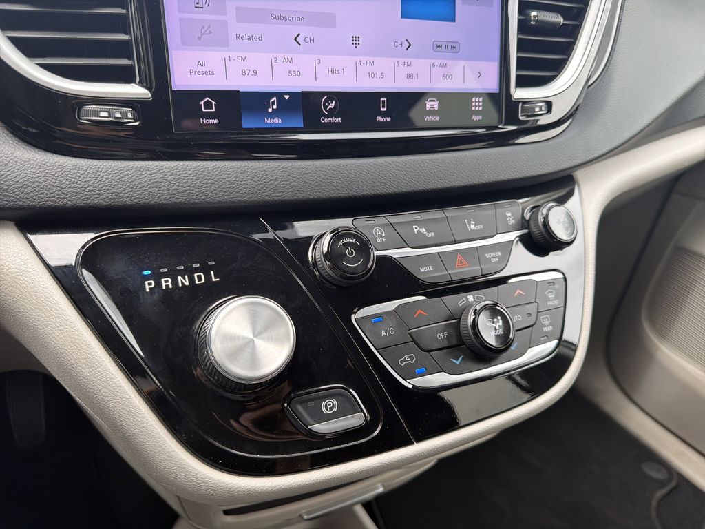 Used 2023 Chrysler Pacifica - photo 22