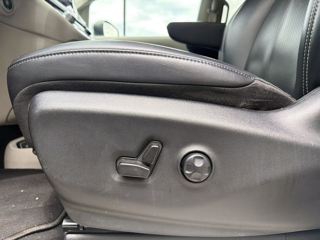 Used 2023 Chrysler Pacifica - photo 25