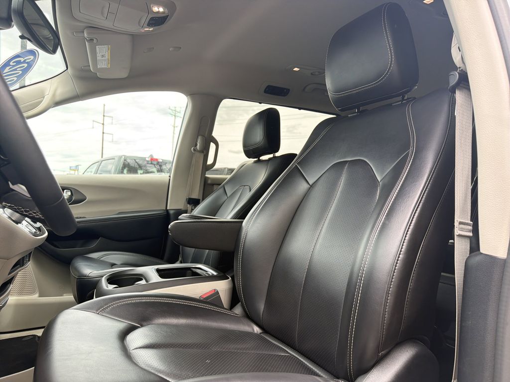 Used 2023 Chrysler Pacifica - photo 26
