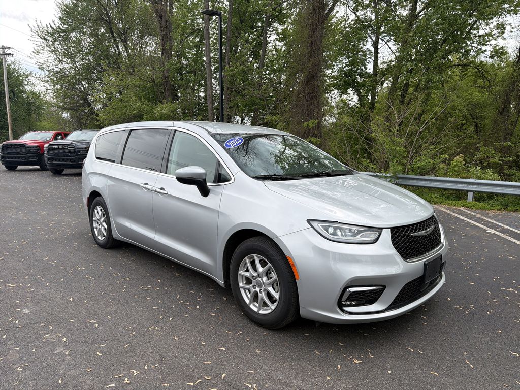 Used 2023 Chrysler Pacifica - photo 5