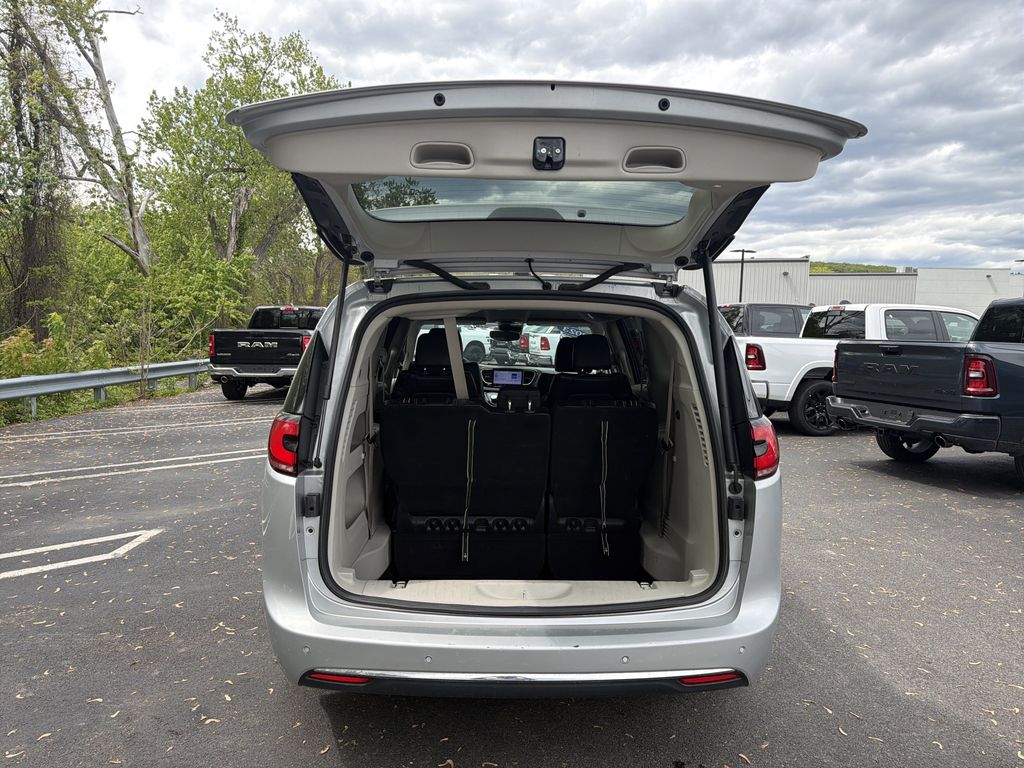 Used 2023 Chrysler Pacifica - photo 32