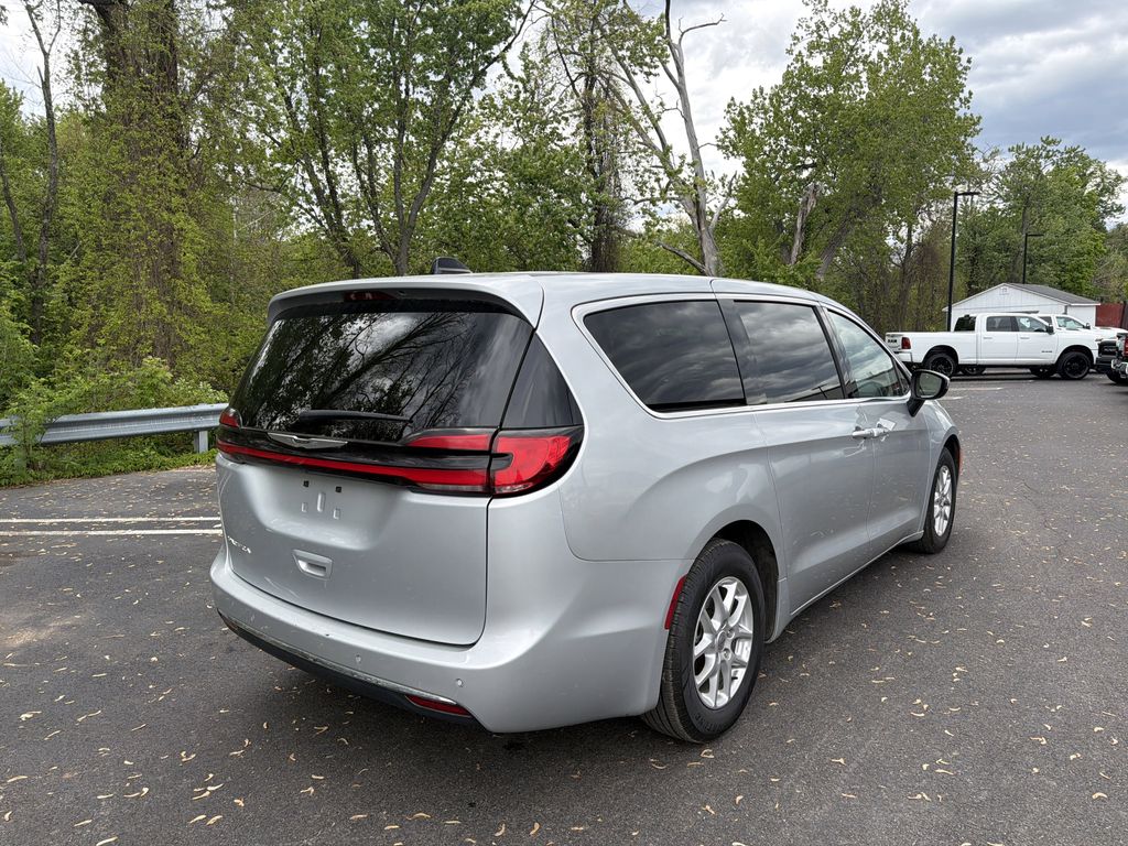 Used 2023 Chrysler Pacifica - photo 7