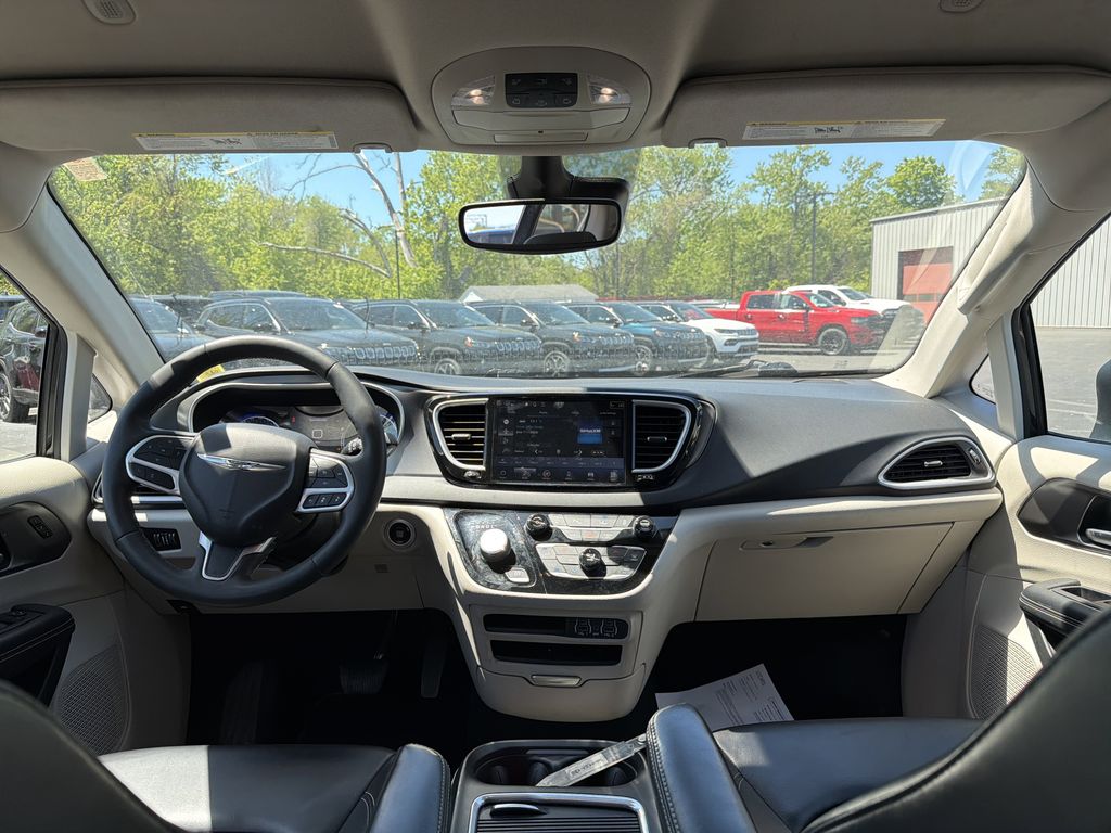 Used 2023 Chrysler Pacifica - photo 14