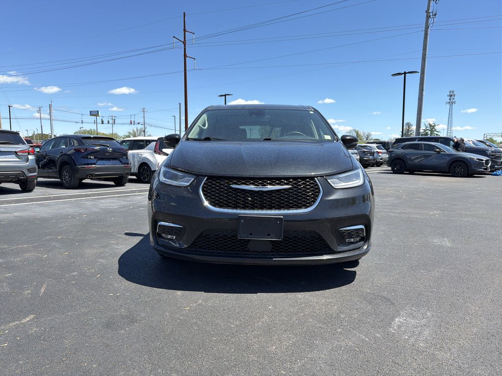 Used 2023 Chrysler Pacifica - photo 2