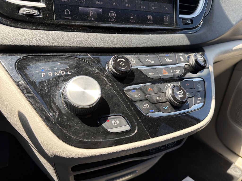 Used 2023 Chrysler Pacifica - photo 22
