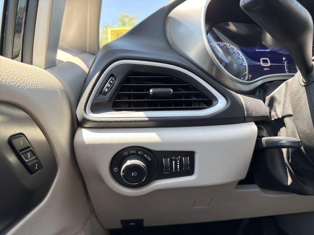 Used 2023 Chrysler Pacifica - photo 24