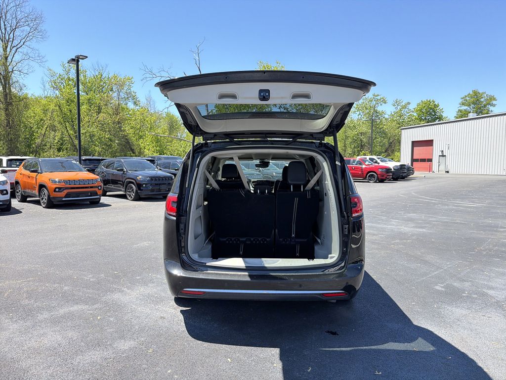 Used 2023 Chrysler Pacifica - photo 32