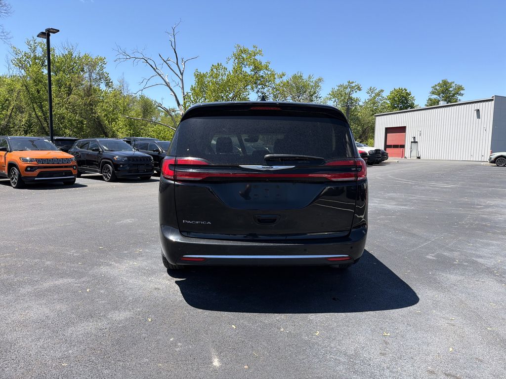 Used 2023 Chrysler Pacifica - photo 8