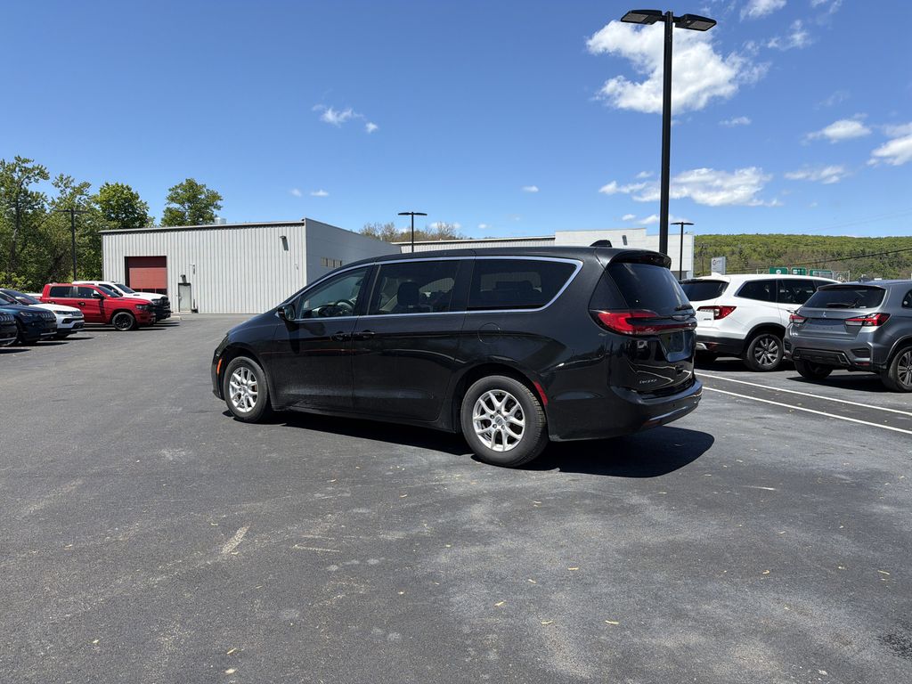 Used 2023 Chrysler Pacifica - photo 9