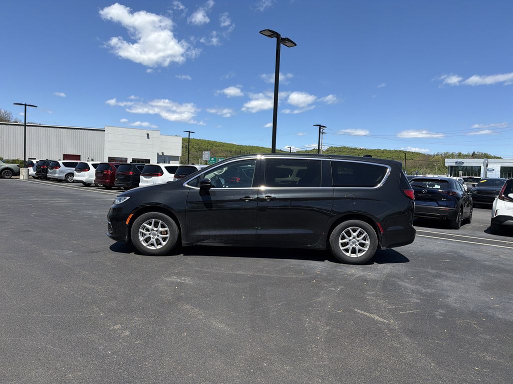 Used 2023 Chrysler Pacifica - photo 10