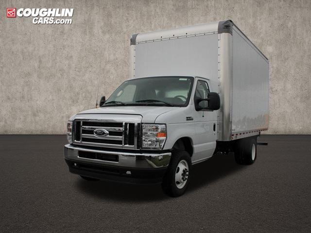 New 2025 Ford E-350 - photo 9