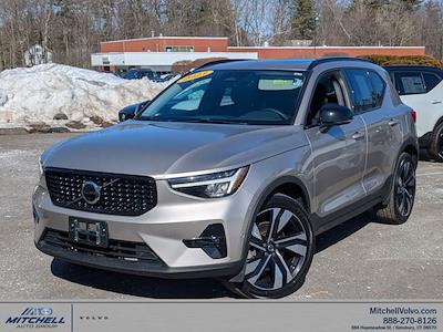 Used 2023 Volvo XC40 - photo 1