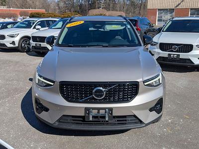 Used 2023 Volvo XC40 - photo 1