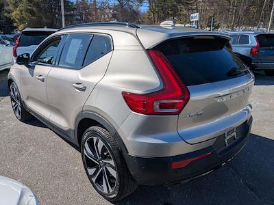 Used 2023 Volvo XC40 - photo 1