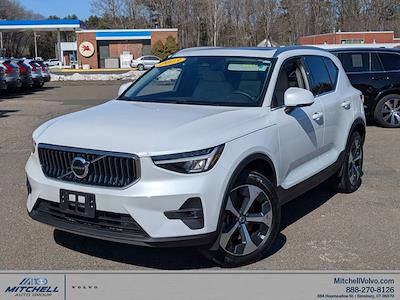 Used 2023 Volvo XC40 - photo 1