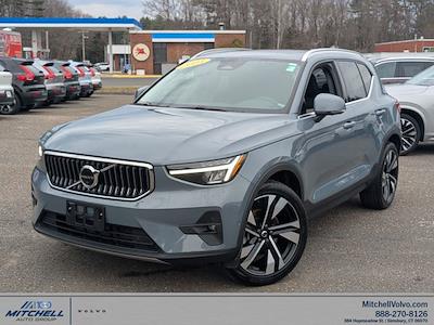 Used 2023 Volvo XC40 - photo 1
