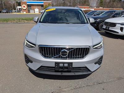 Used 2023 Volvo XC40 - photo 2