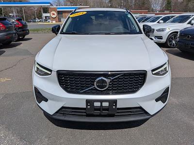Used 2024 Volvo XC40 - photo 2