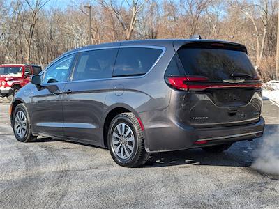 Used 2022 Chrysler Pacifica Touring L FWD Minivan for sale #52040A - photo 2