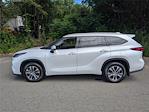 Used 2022 Toyota Highlander XLE AWD SUV for sale #52638A - photo 10