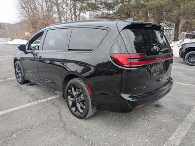 Used 2022 Chrysler Pacifica - photo 1