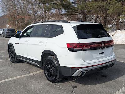 Used 2024 Volkswagen Atlas - photo 1