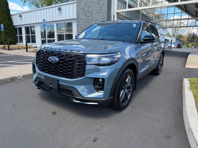 Used 2025 Ford Explorer - photo 9