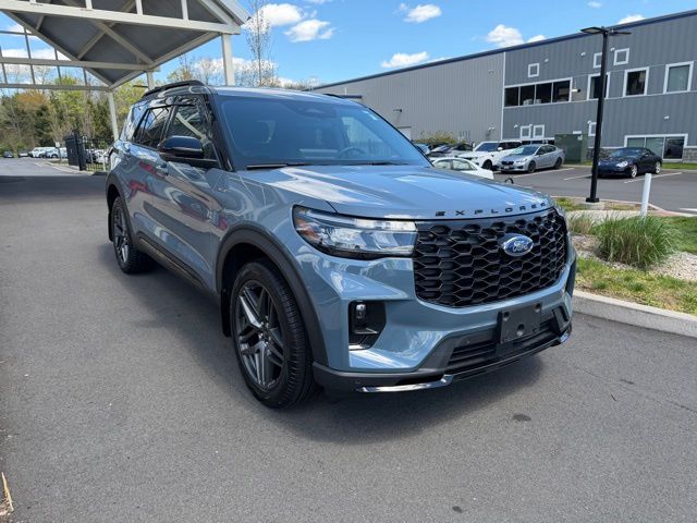 Used 2025 Ford Explorer - photo 1