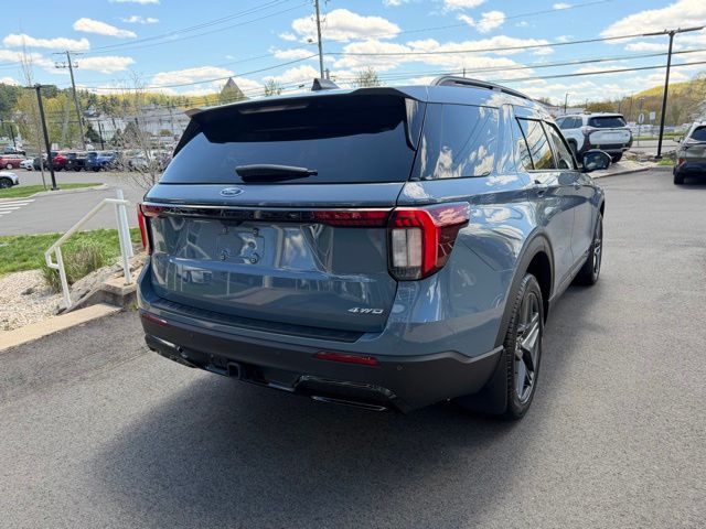 Used 2025 Ford Explorer - photo 2