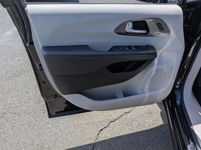 Used 2024 Chrysler Pacifica - photo 12