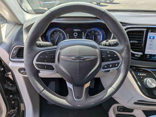 Used 2024 Chrysler Pacifica - photo 16