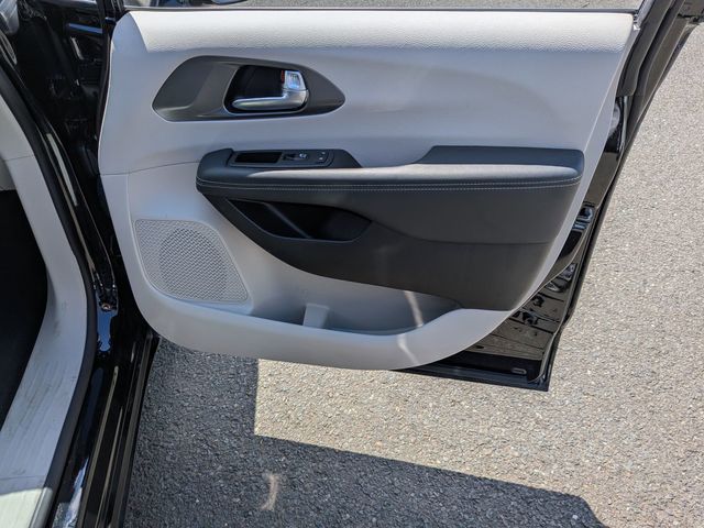 Used 2024 Chrysler Pacifica - photo 29