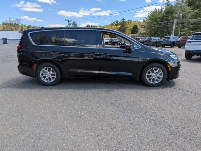Used 2024 Chrysler Pacifica - photo 7