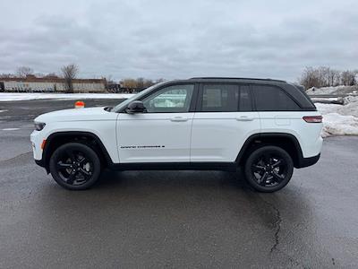 Used 2023 Jeep Grand Cherokee - photo 1
