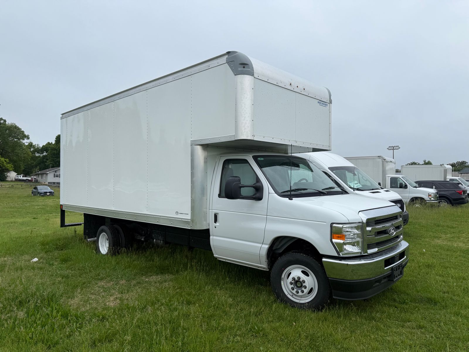 New 2027 Ford E-450 - photo 2