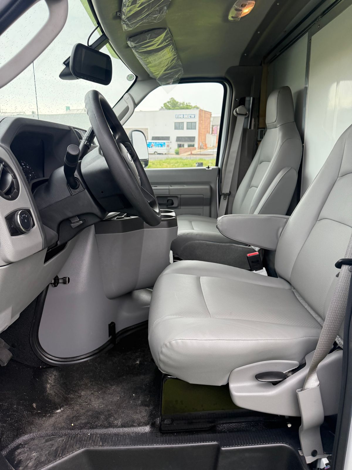 New 2027 Ford E-450 - photo 6