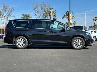 Used 2023 Chrysler Pacifica - photo 1