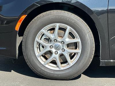 Used 2023 Chrysler Pacifica - photo 1